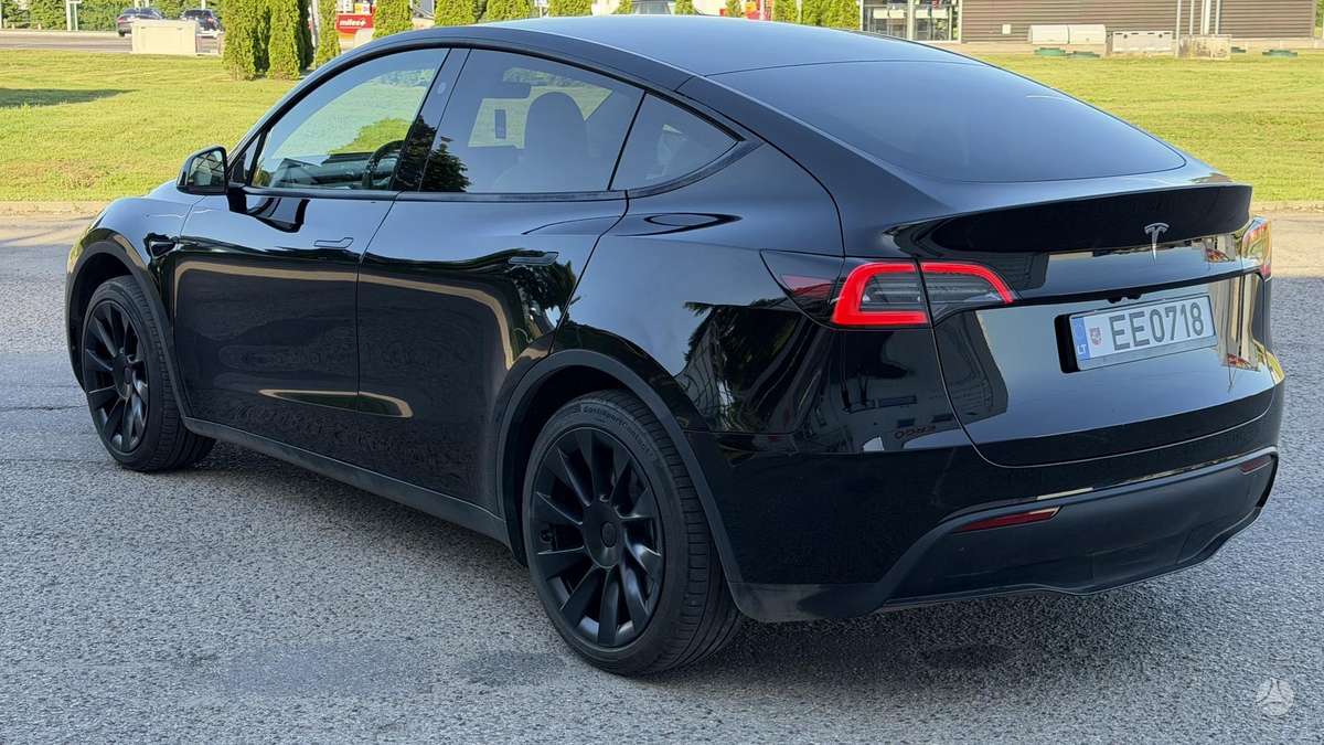 Tesla Model Y, 60 kWh, hatchback