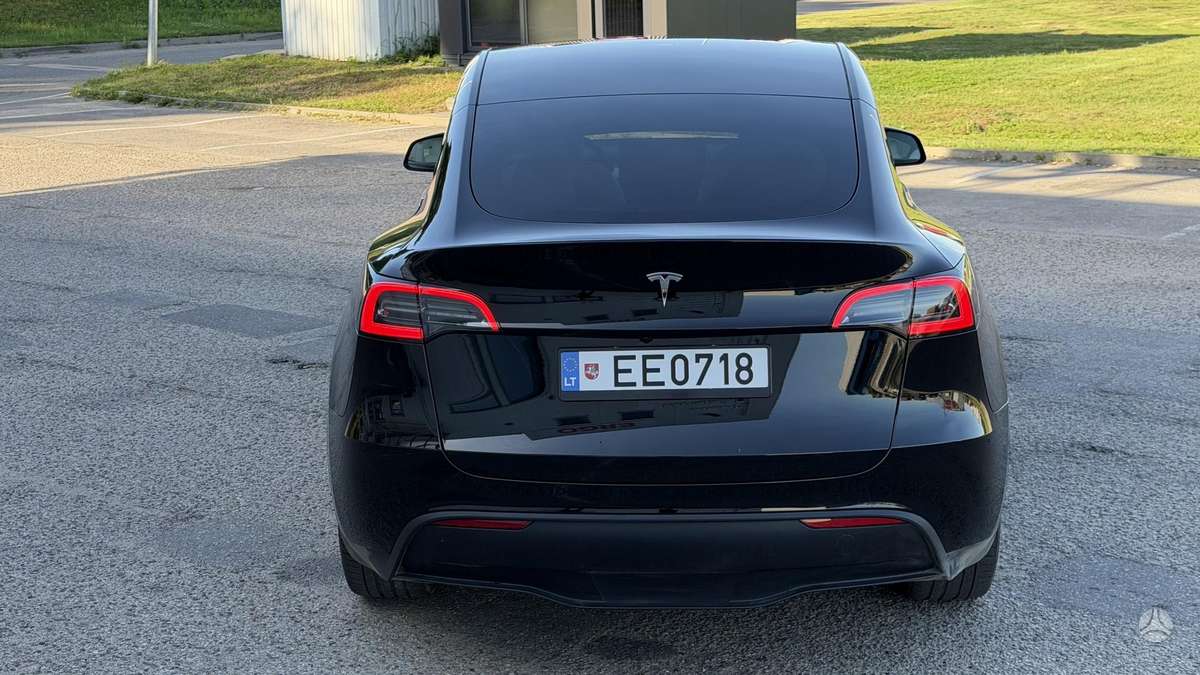 Tesla Model Y, 60 kWh, hatchback