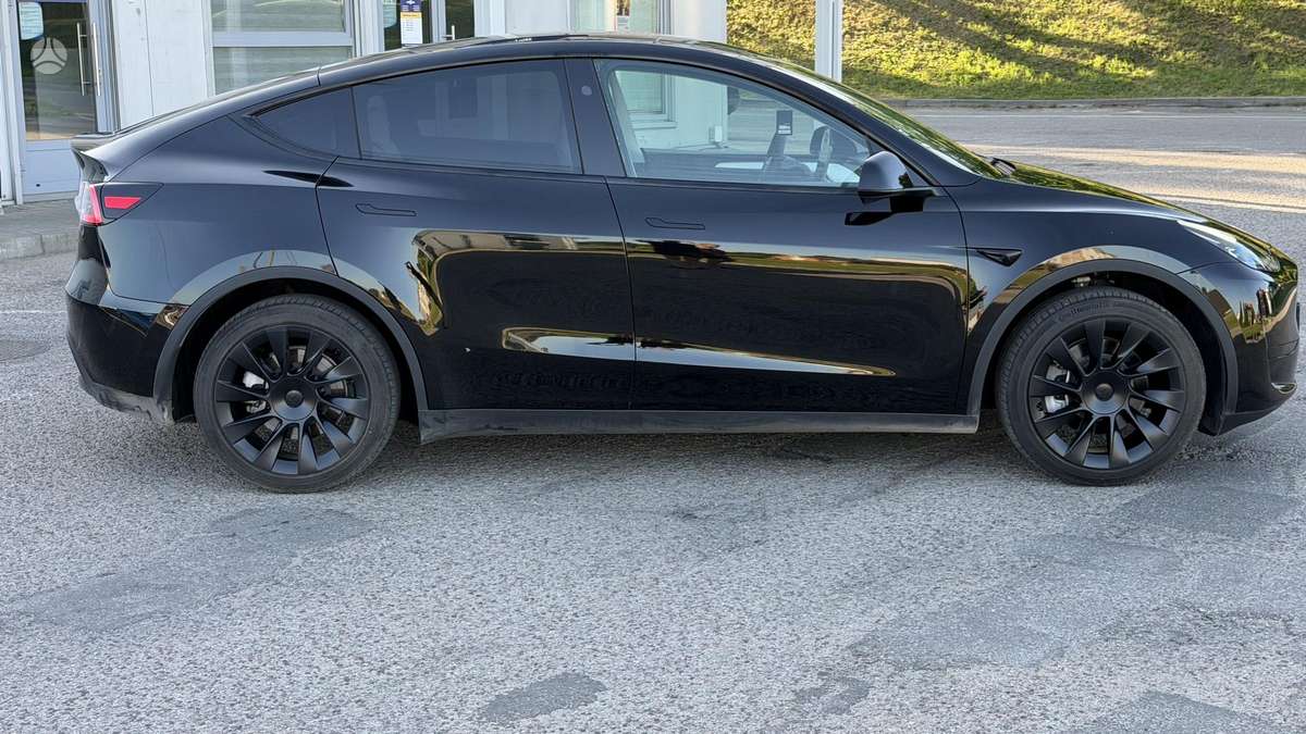 Tesla Model Y, 60 kWh, hatchback