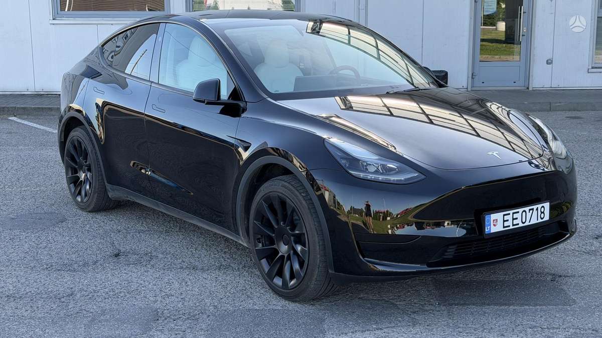 Tesla Model Y, 60 kWh, hatchback