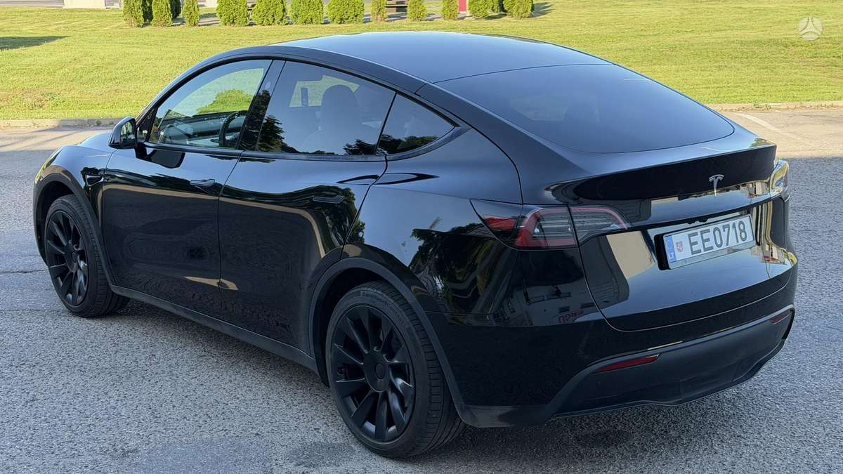 Tesla Model Y, 60 kWh, hatchback