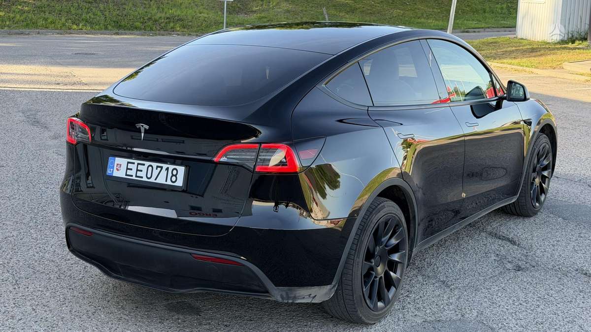Tesla Model Y, 60 kWh, hatchback