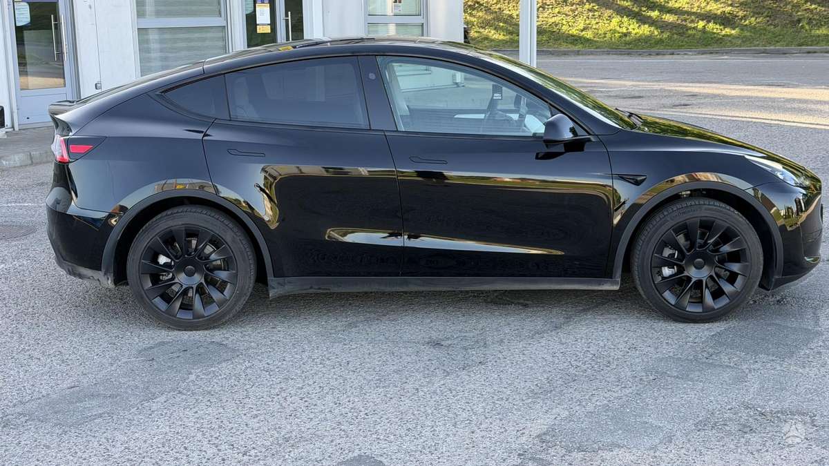Tesla Model Y, 60 kWh, hatchback