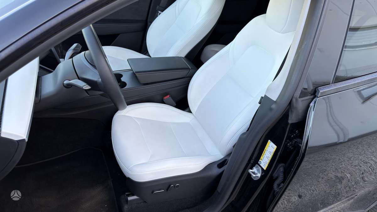 Tesla Model Y, 60 kWh, hatchback