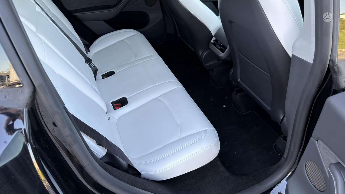 Tesla Model Y, 60 kWh, hatchback