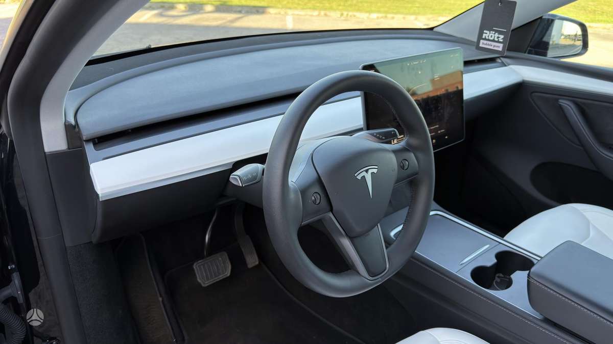 Tesla Model Y, 60 kWh, hatchback