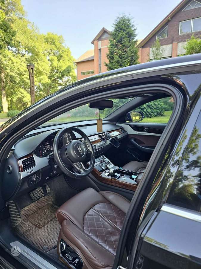 Audi A8, 4.2 l., sedanas