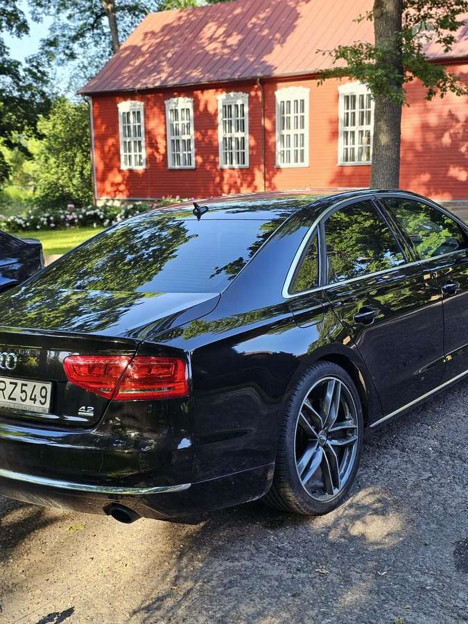 Audi A8, 4.2 l., sedanas