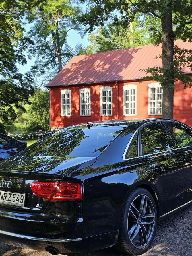 Audi A8, 4.2 l., saloon / sedan