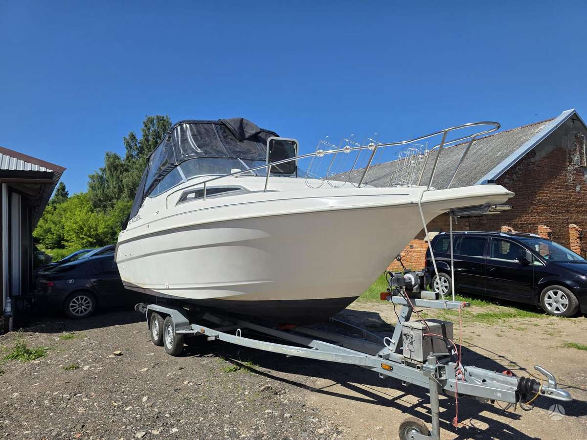 Bayliner 245, yachts / cruisers