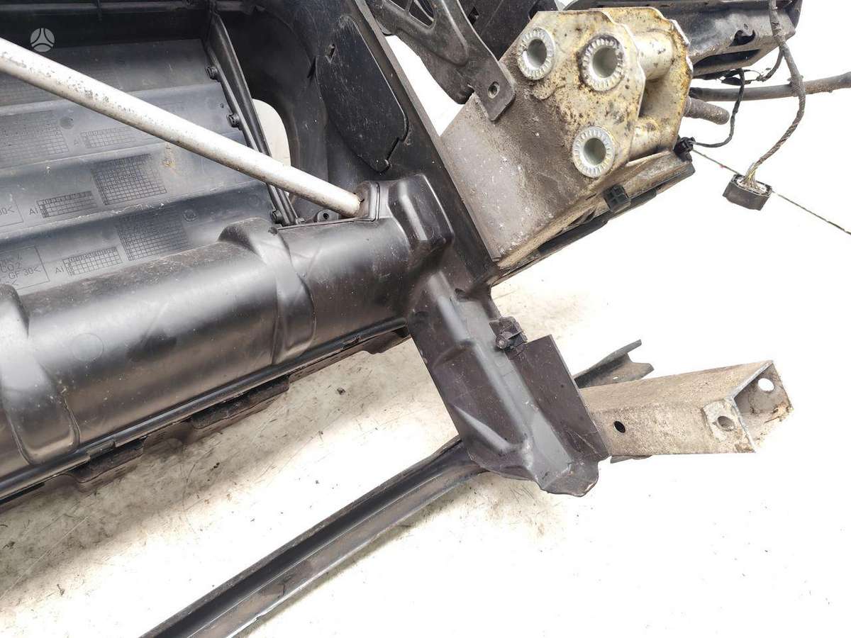 BMW 520, 7332893, radiator
