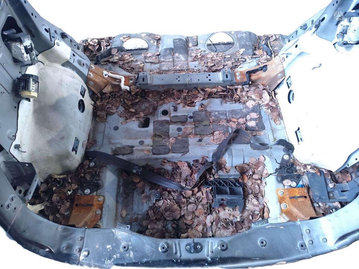 Nissan X-Trail hood (front, rear)