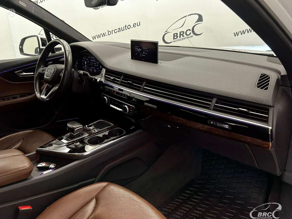 Audi Q7, 3.0 l., off-road / crossover