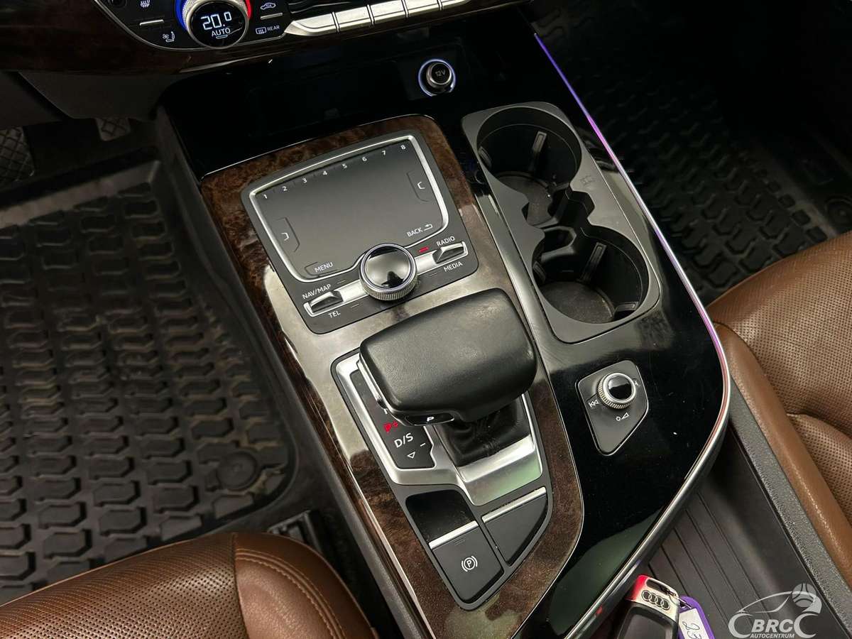 Audi Q7, 3.0 l., off-road / crossover