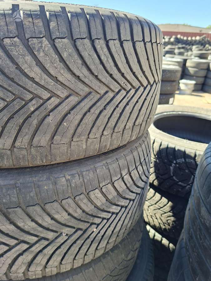 Bridgestone, all-season 225/40 R18