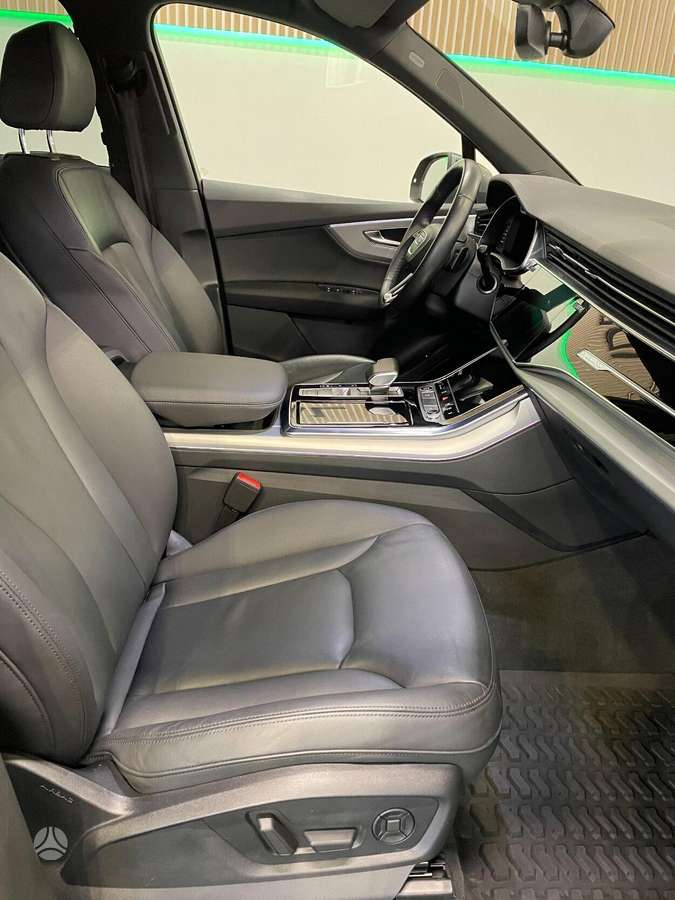 Audi Q7, off-road / crossover