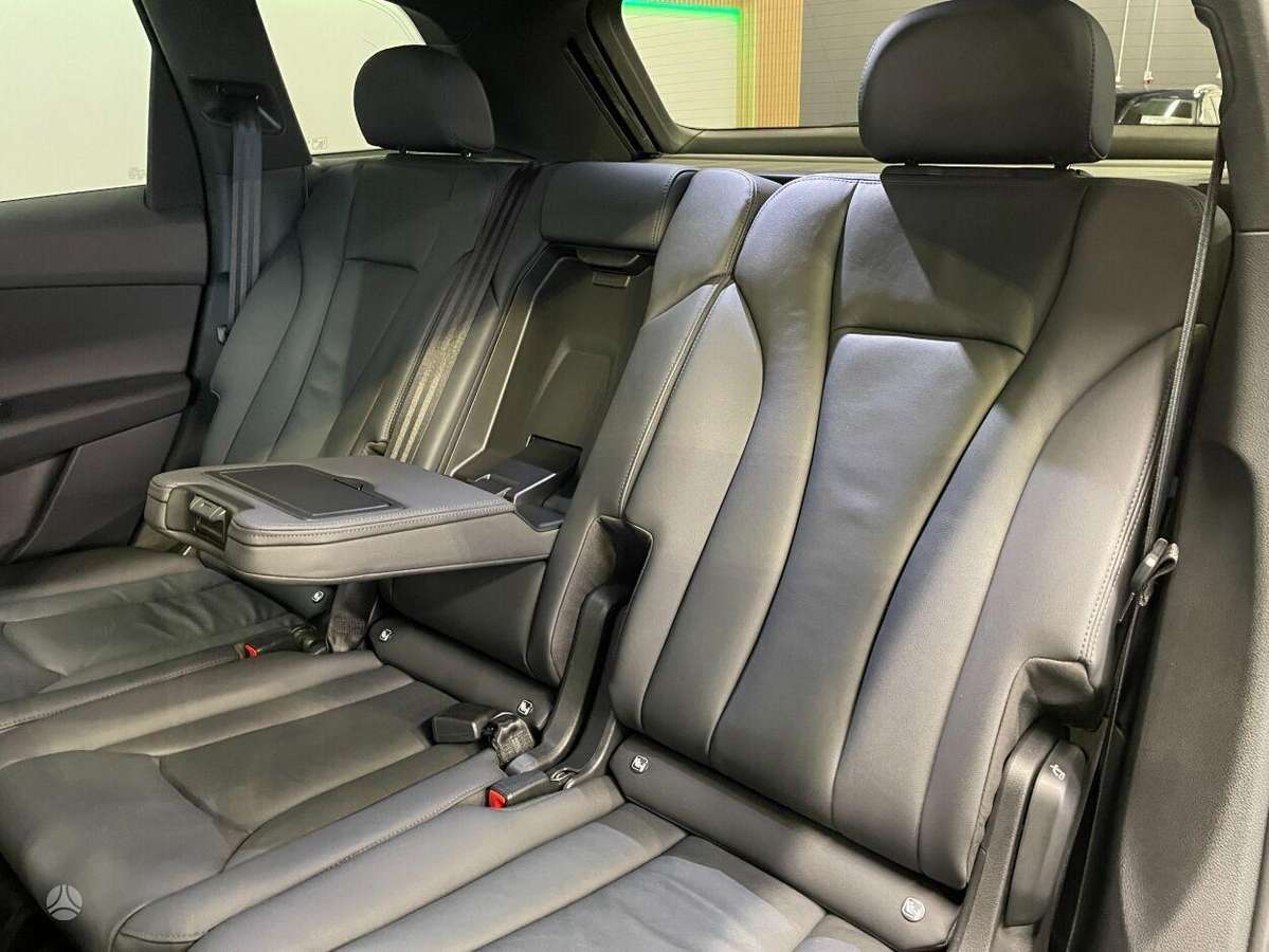 Audi Q7, off-road / crossover