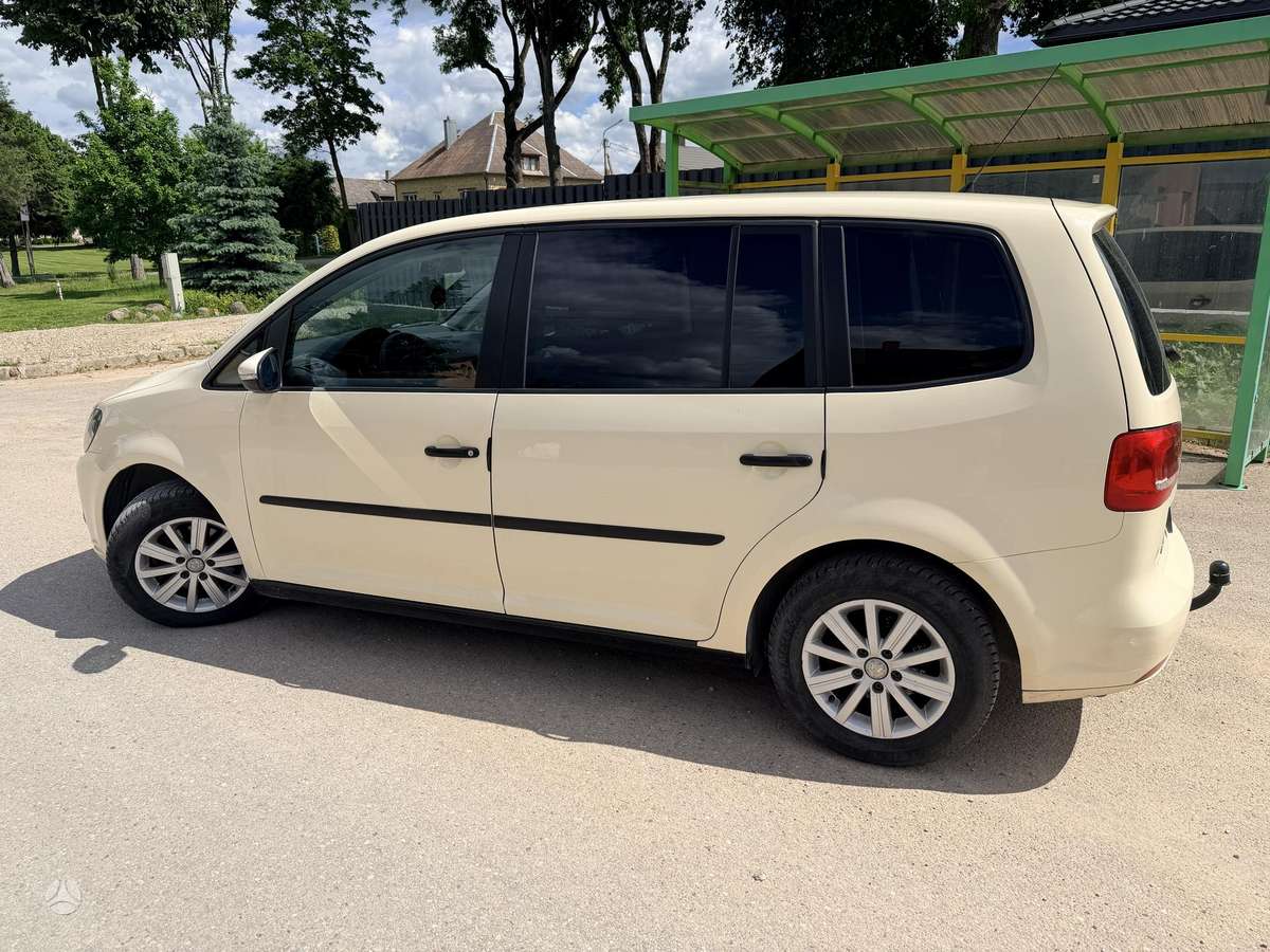 Volkswagen Touran - 10