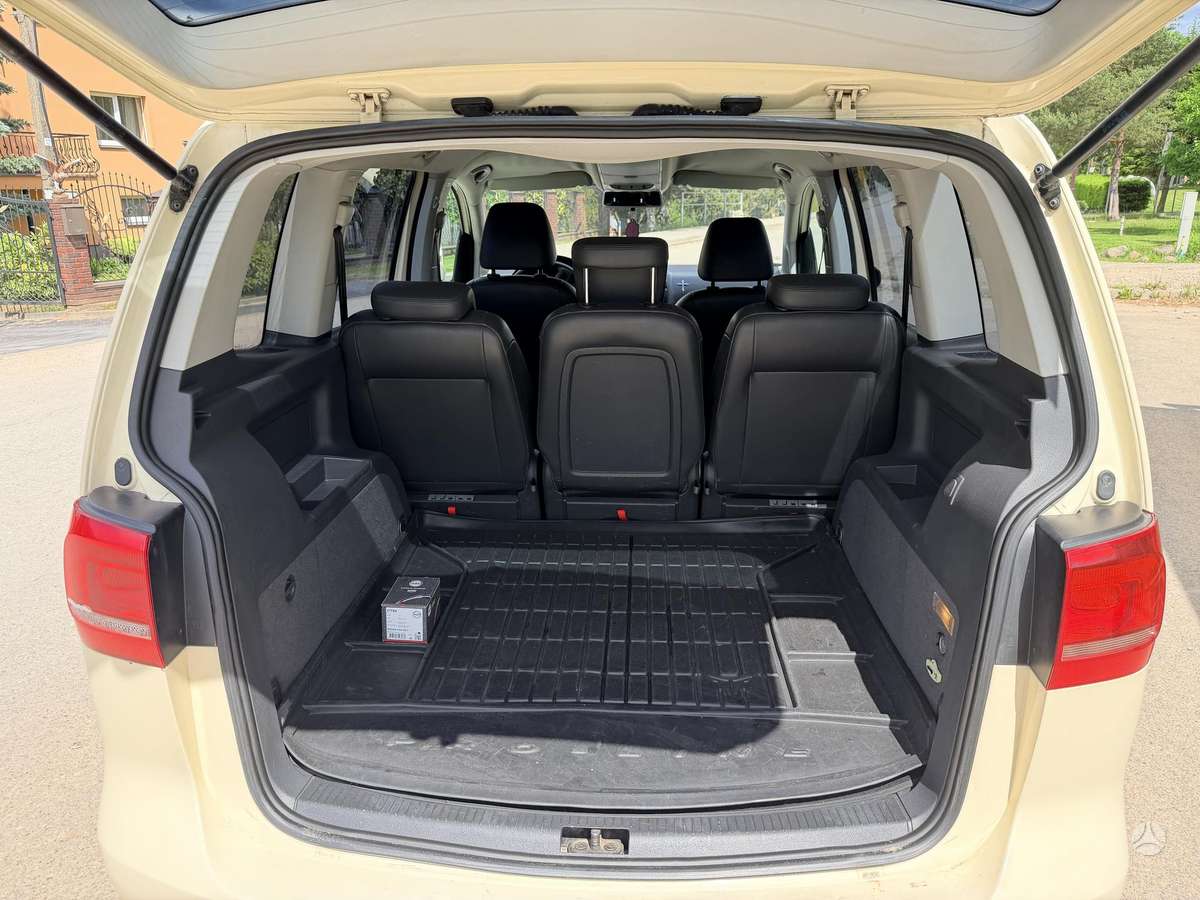 Volkswagen Touran - 11