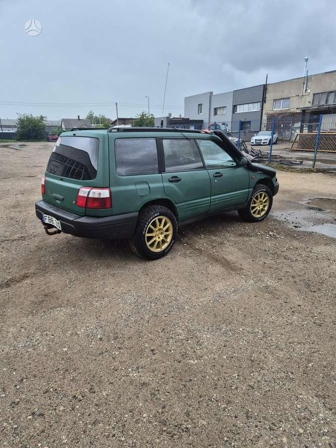 Subaru Forester, 2.0 l., off-road / crossover
