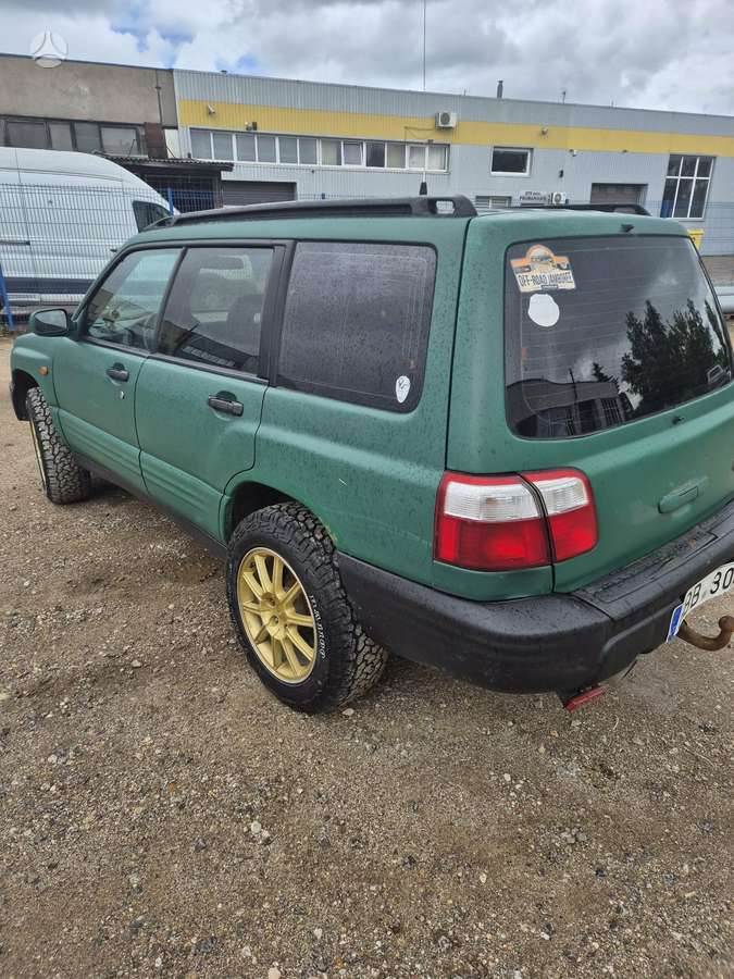 Subaru Forester, 2.0 l., off-road / crossover