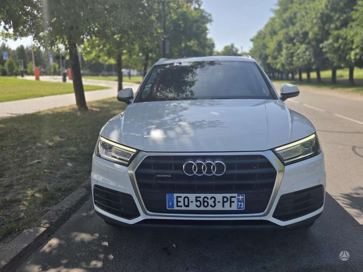 Audi Q5, 2.0 l., off-road / crossover