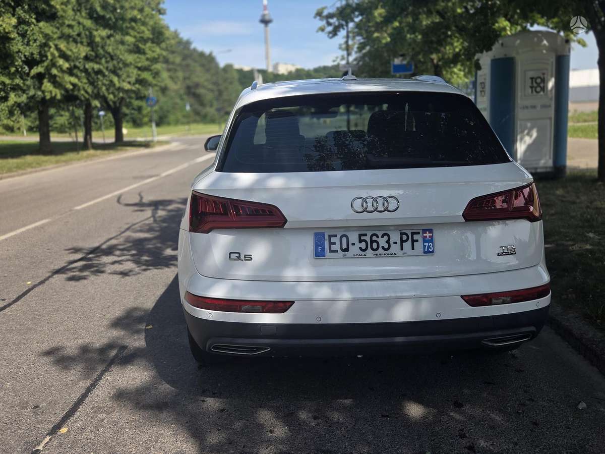 Audi Q5, 2.0 l., off-road / crossover