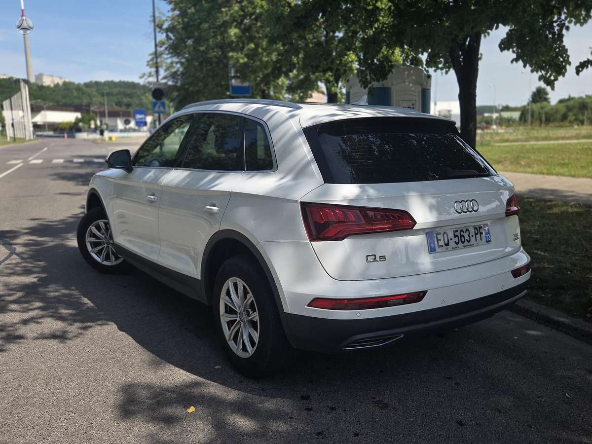 Audi Q5, 2.0 l., off-road / crossover