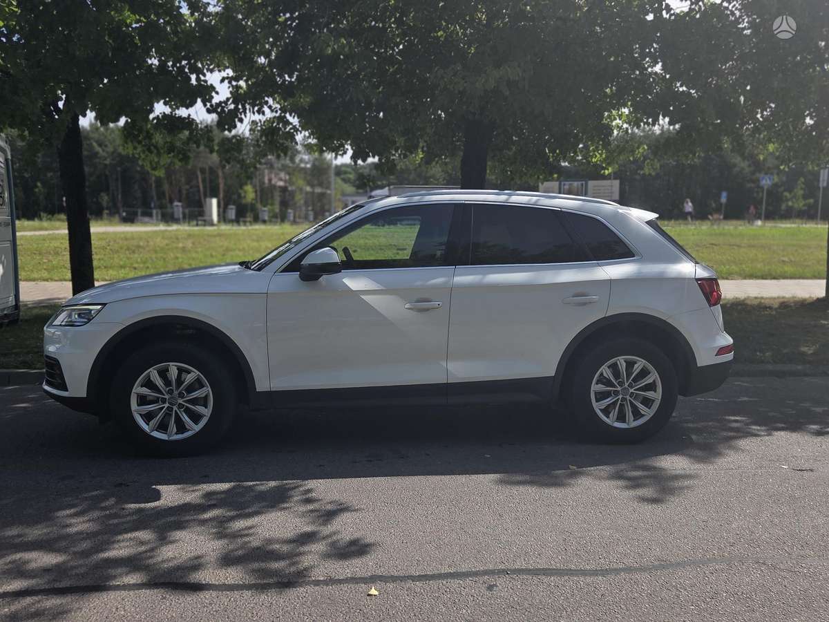 Audi Q5, 2.0 l., off-road / crossover