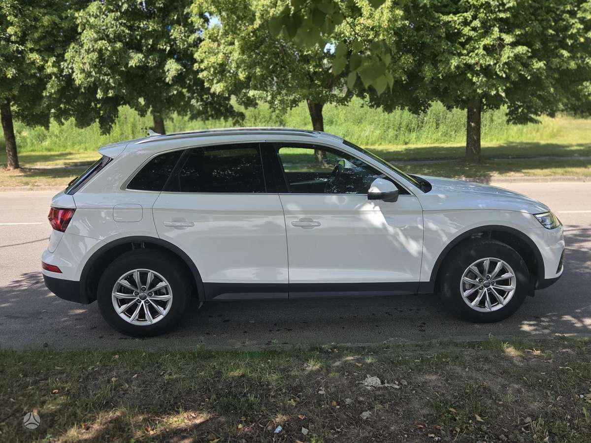 Audi Q5, 2.0 l., off-road / crossover