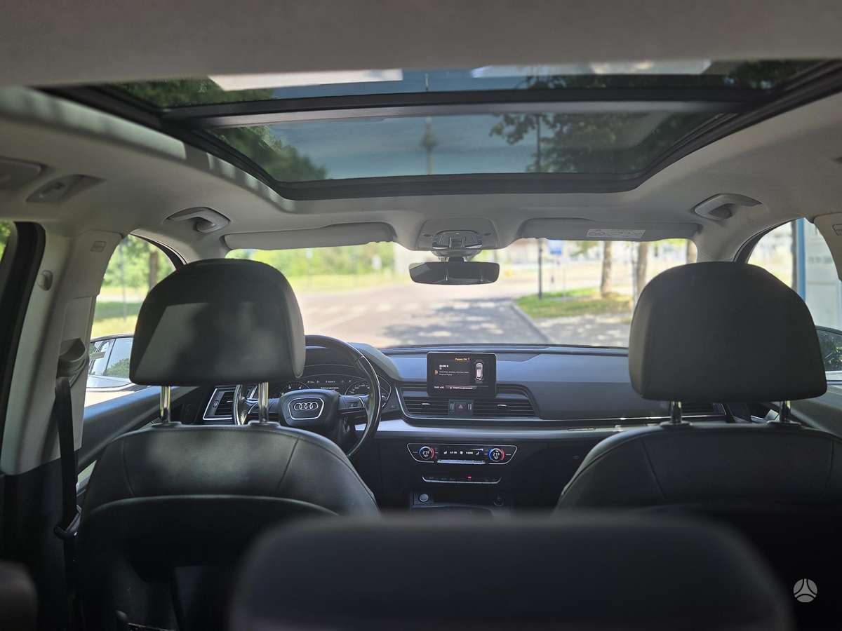 Audi Q5, 2.0 l., off-road / crossover