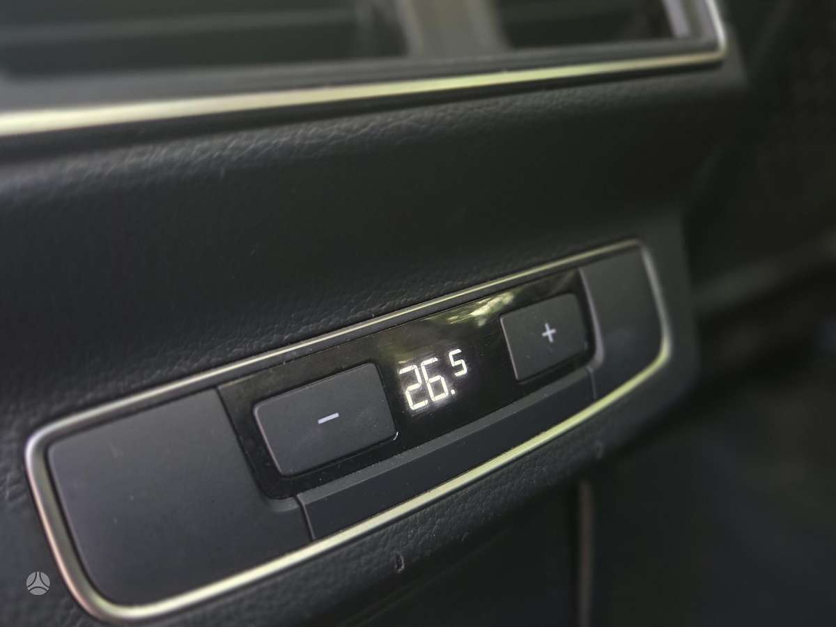 Audi Q5, 2.0 l., off-road / crossover