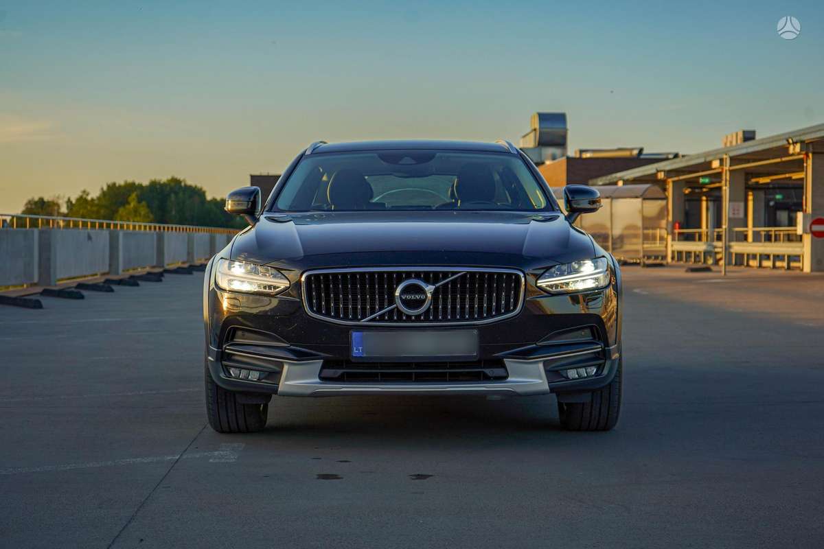 Volvo V90 Cross Country - 3