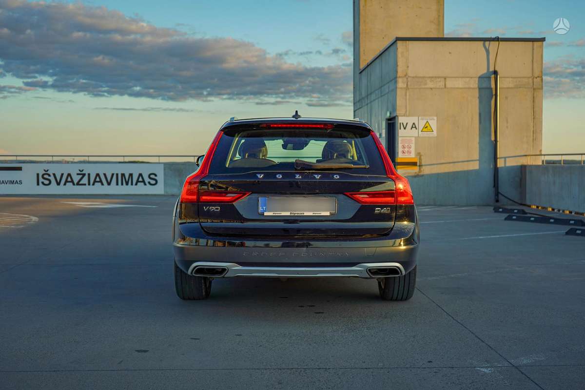 Volvo V90 Cross Country - 6