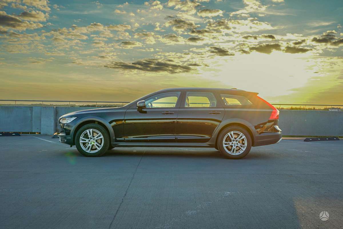 Volvo V90 Cross Country - 2