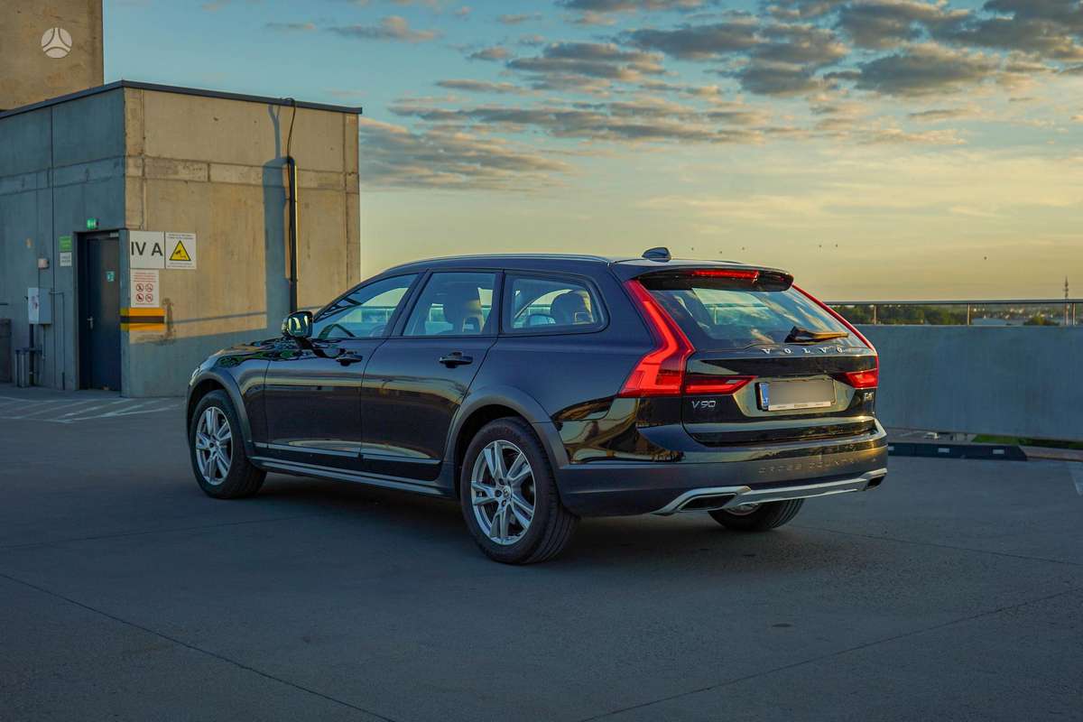 Volvo V90 Cross Country - 5