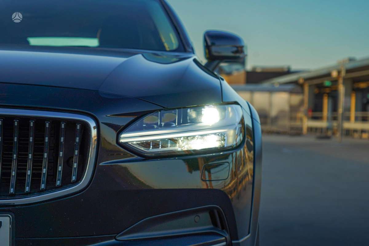 Volvo V90 Cross Country - 4