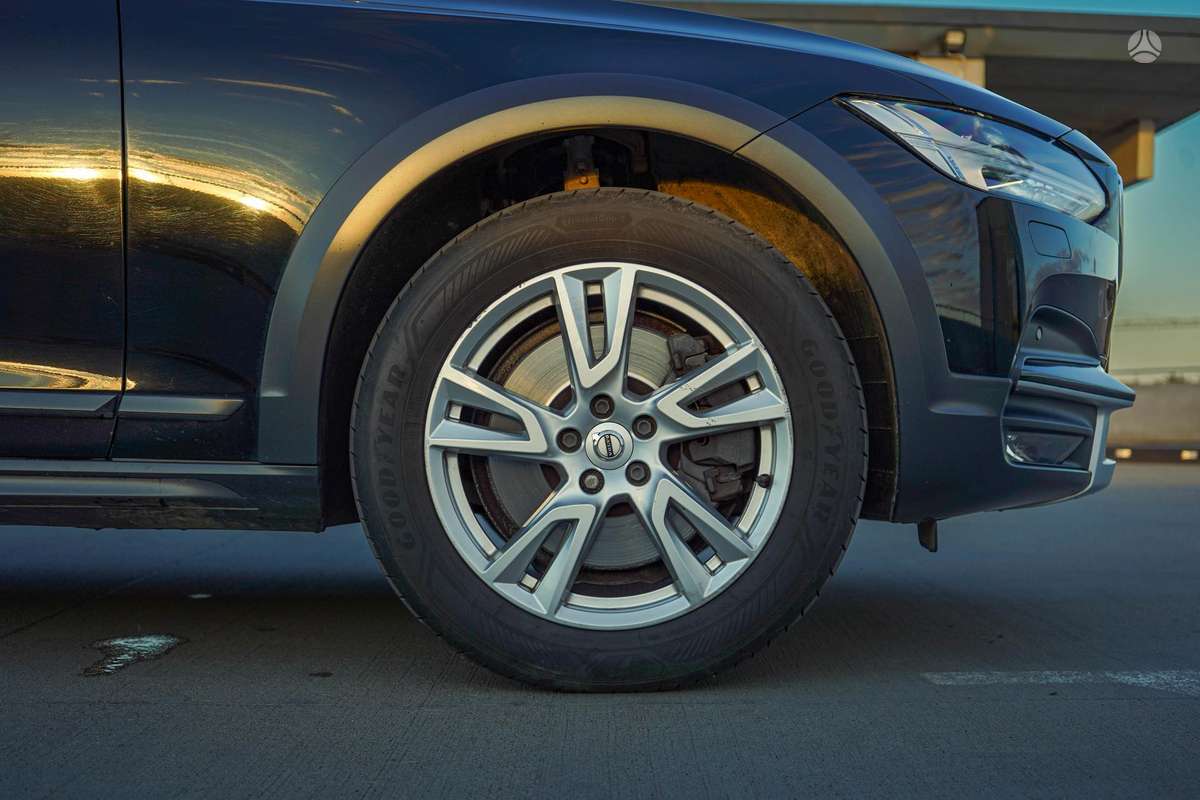Volvo V90 Cross Country - 12