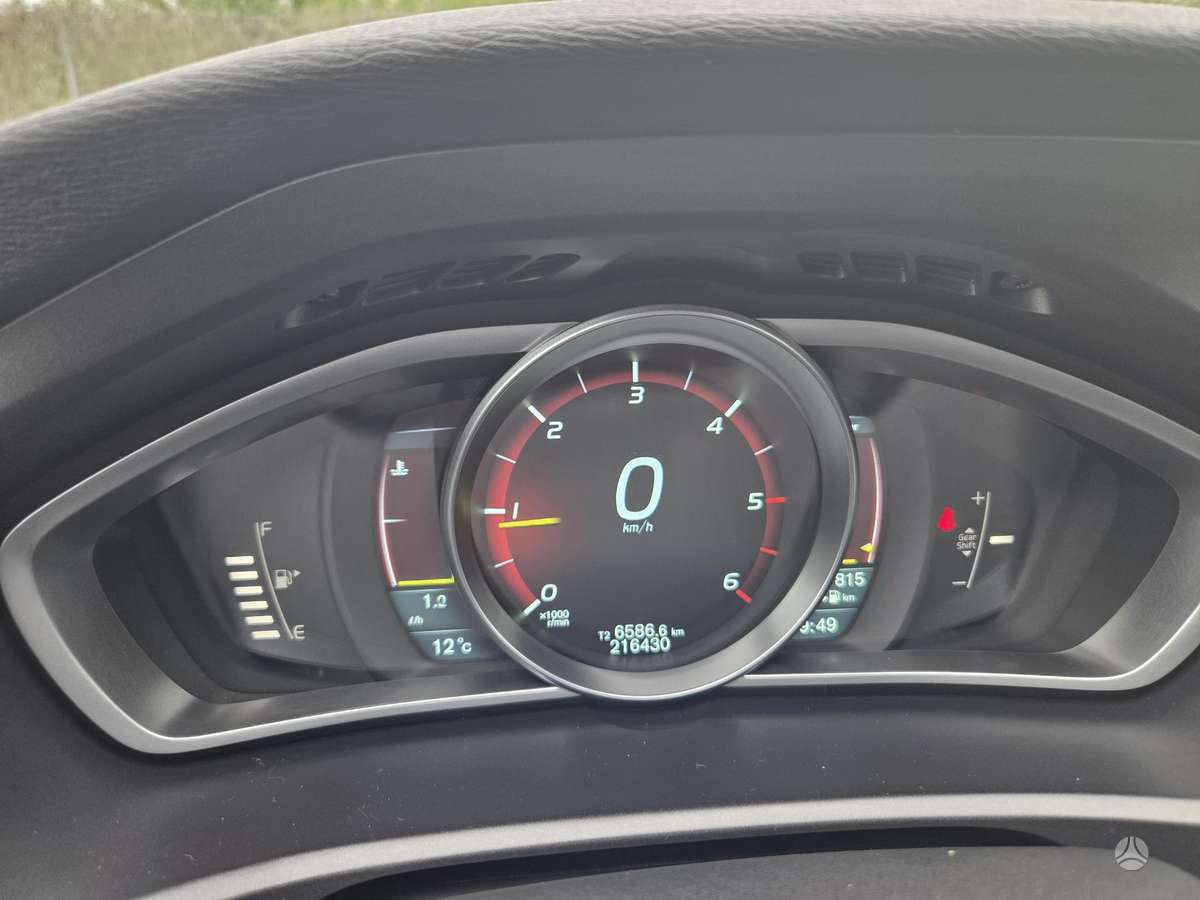 Volvo V40, 1.6 l., hatchback