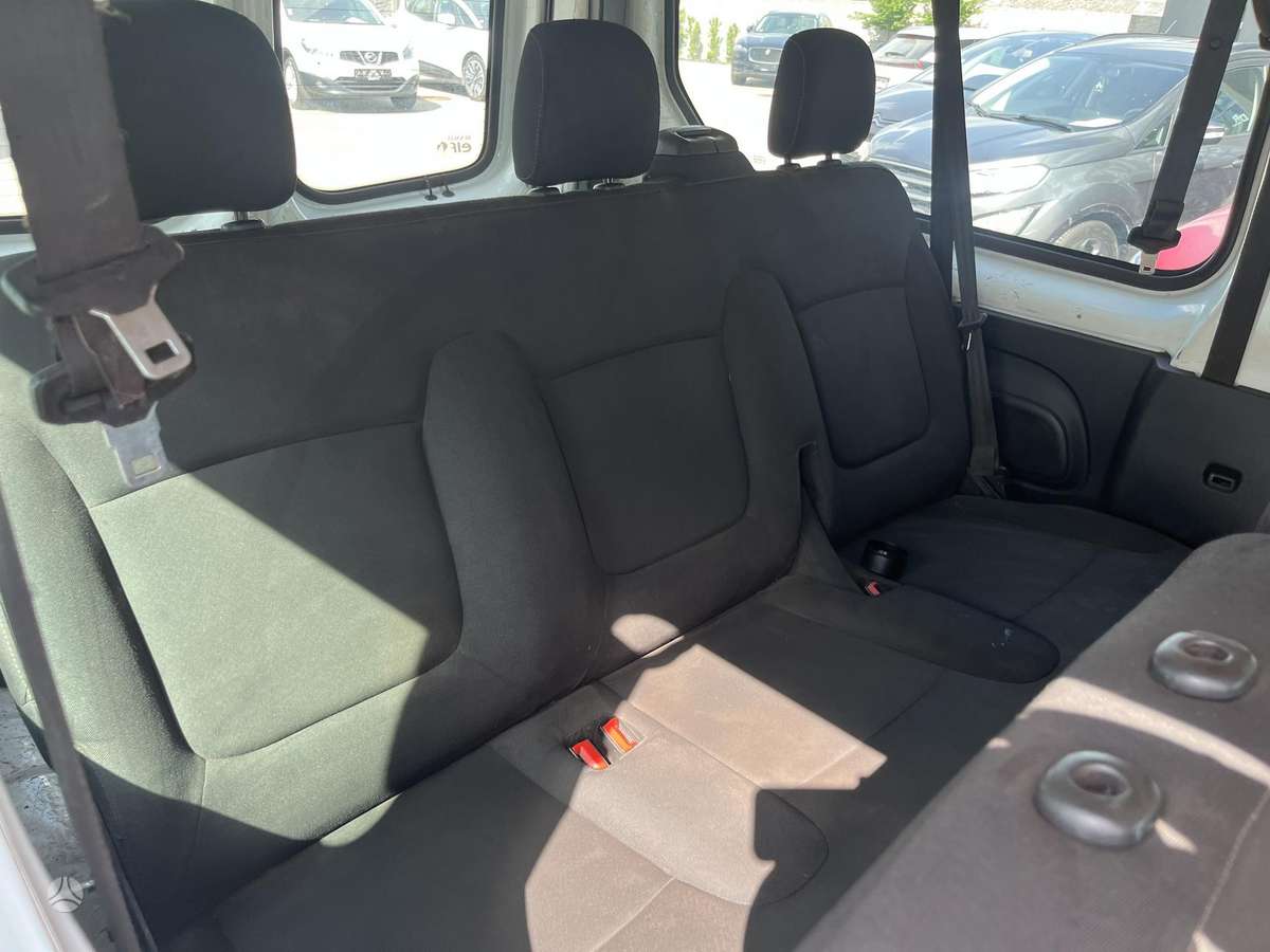 Renault Trafic - 12