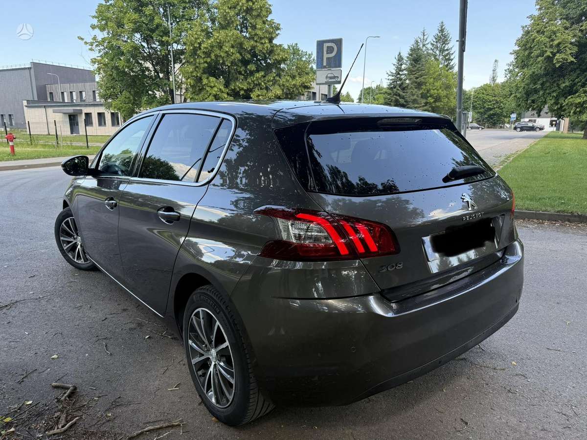 Peugeot 308, 1.2 l., hatchback
