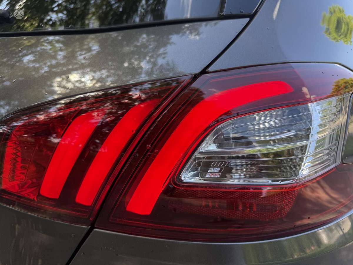 Peugeot 308, 1.2 l., hatchback