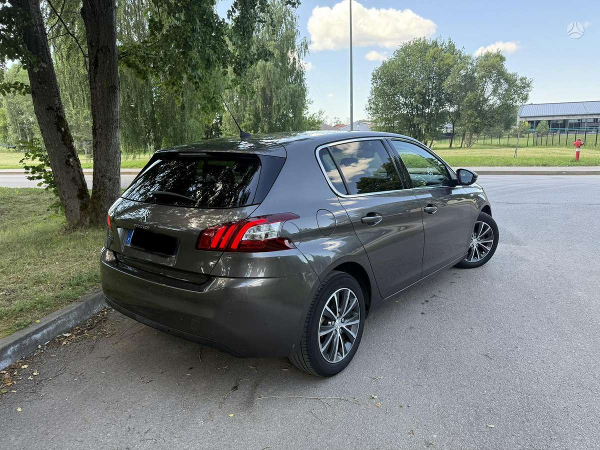 Peugeot 308, 1.2 l., hatchback