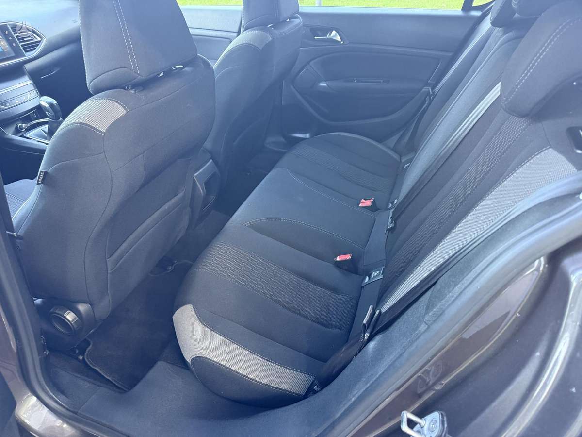 Peugeot 308, 1.2 l., hatchback
