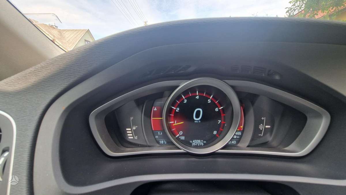 Volvo V40, 1.6 l., hatchback