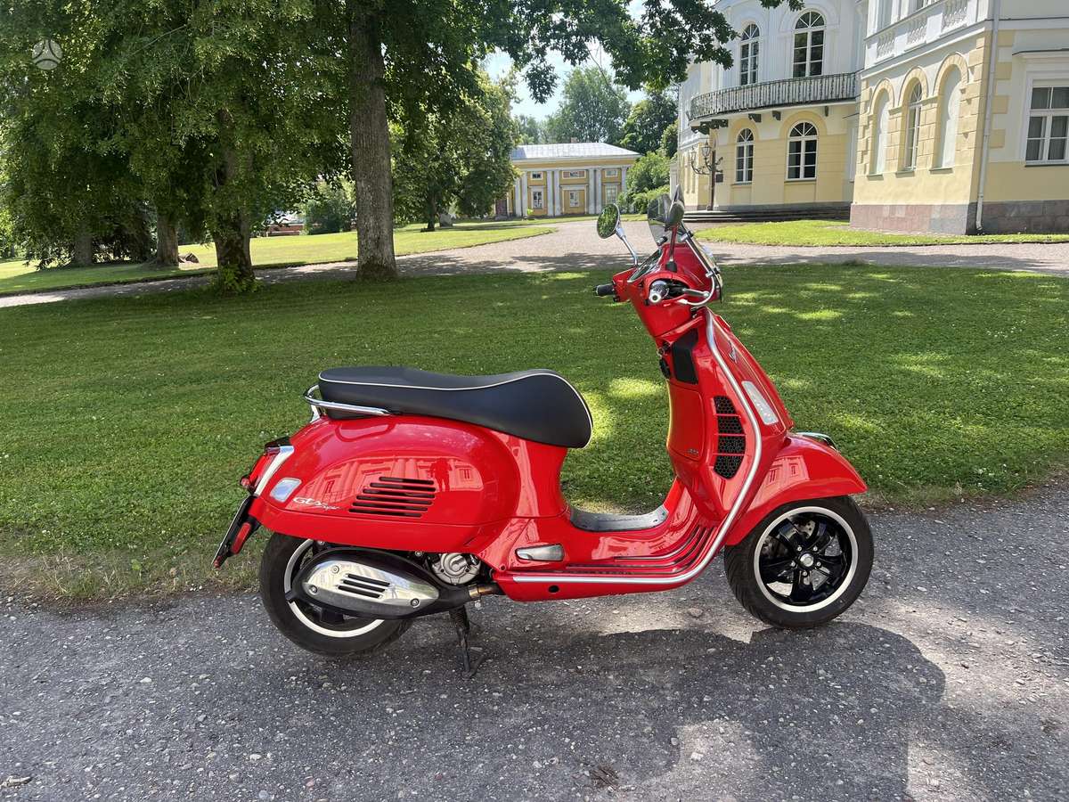 Piaggio Vespa 300cc, мотороллеры / мопеды