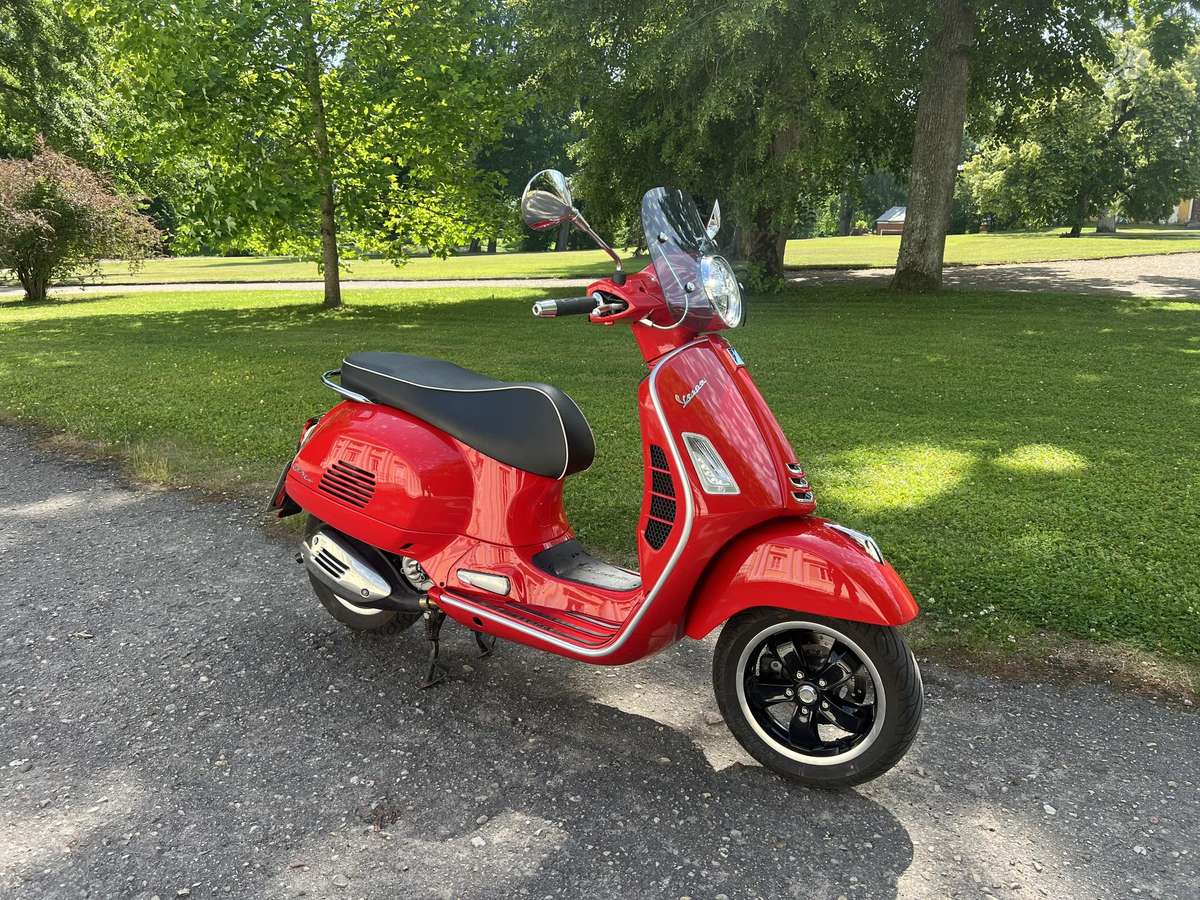 Piaggio Vespa 300cc, мотороллеры / мопеды