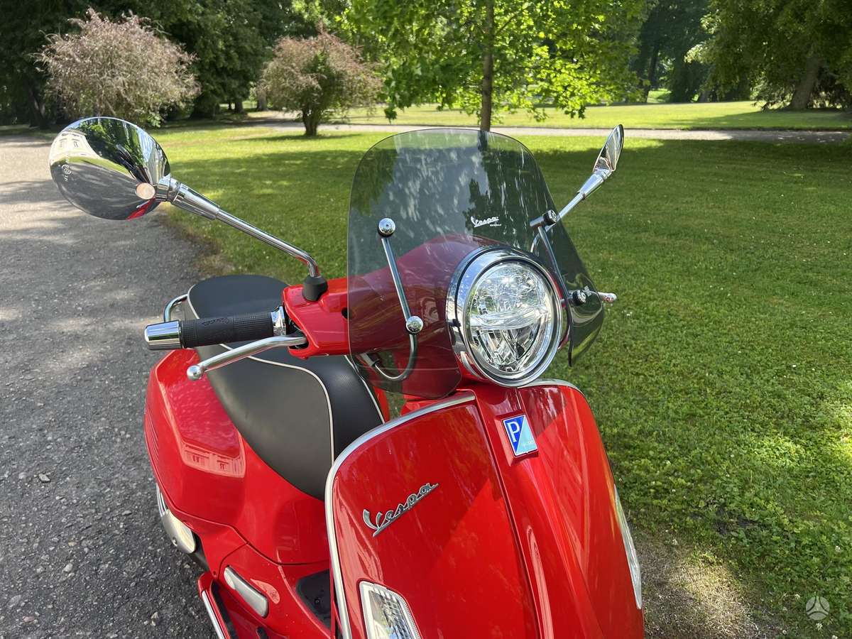 Piaggio Vespa 300cc, scooters / mopeds