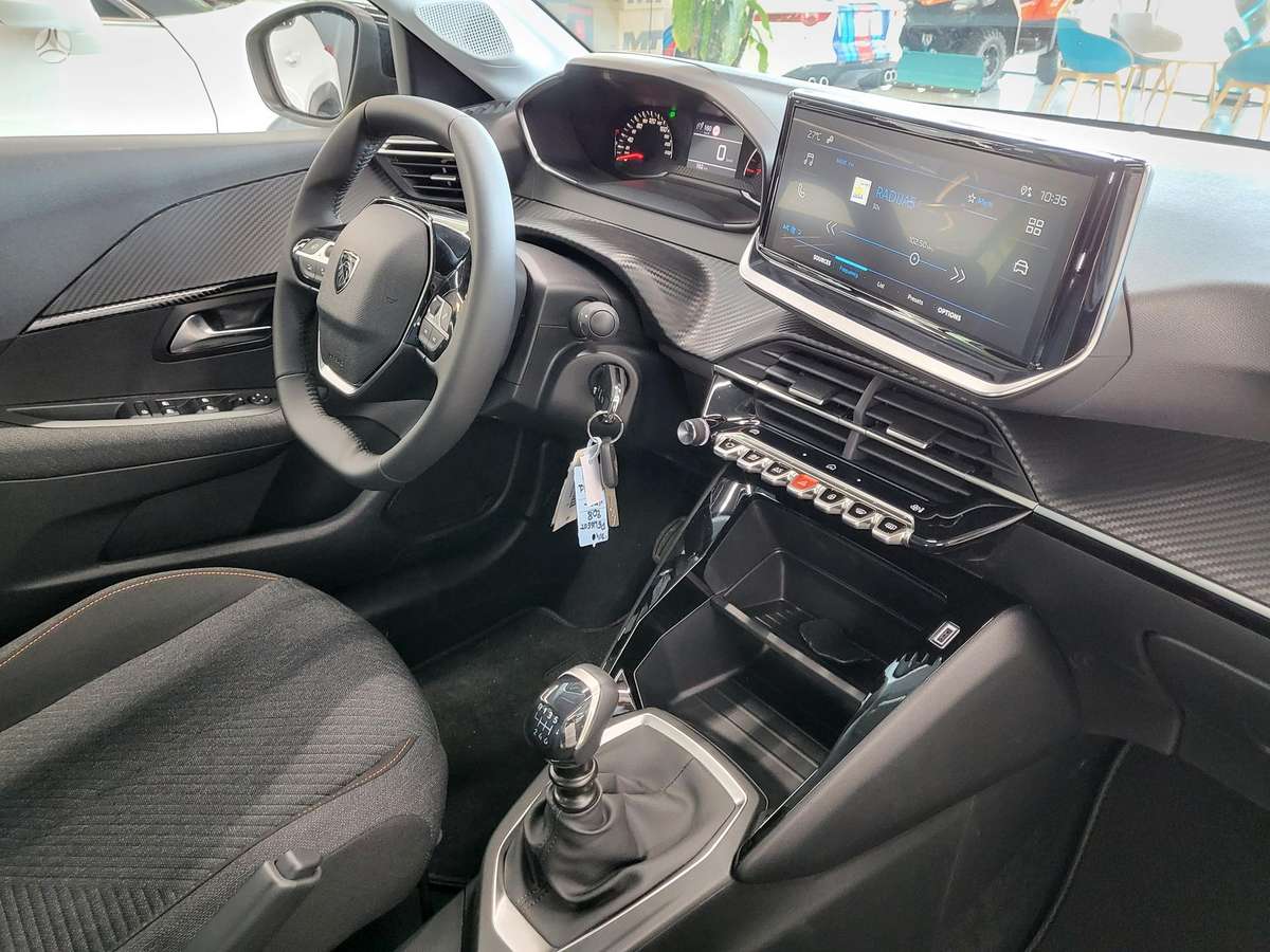 Peugeot 208 - 12