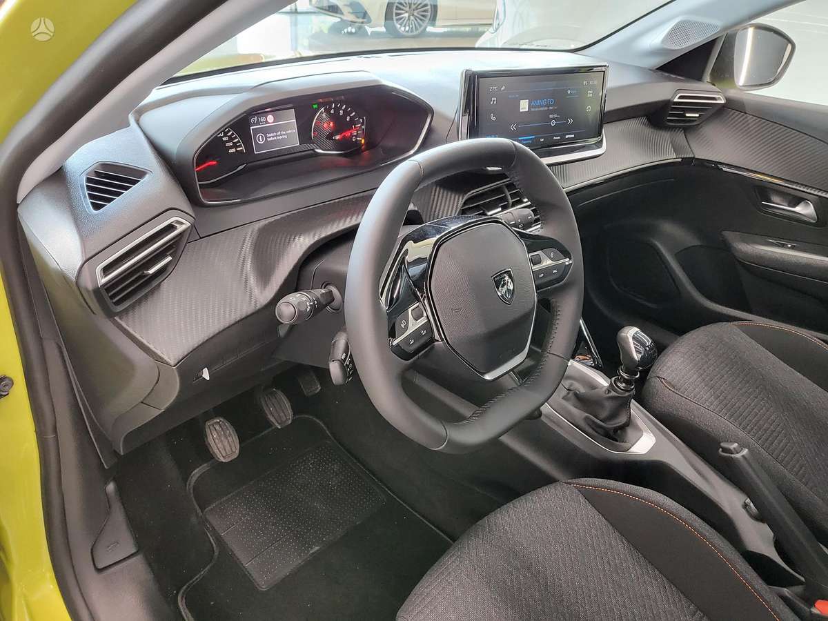 Peugeot 208 - 8